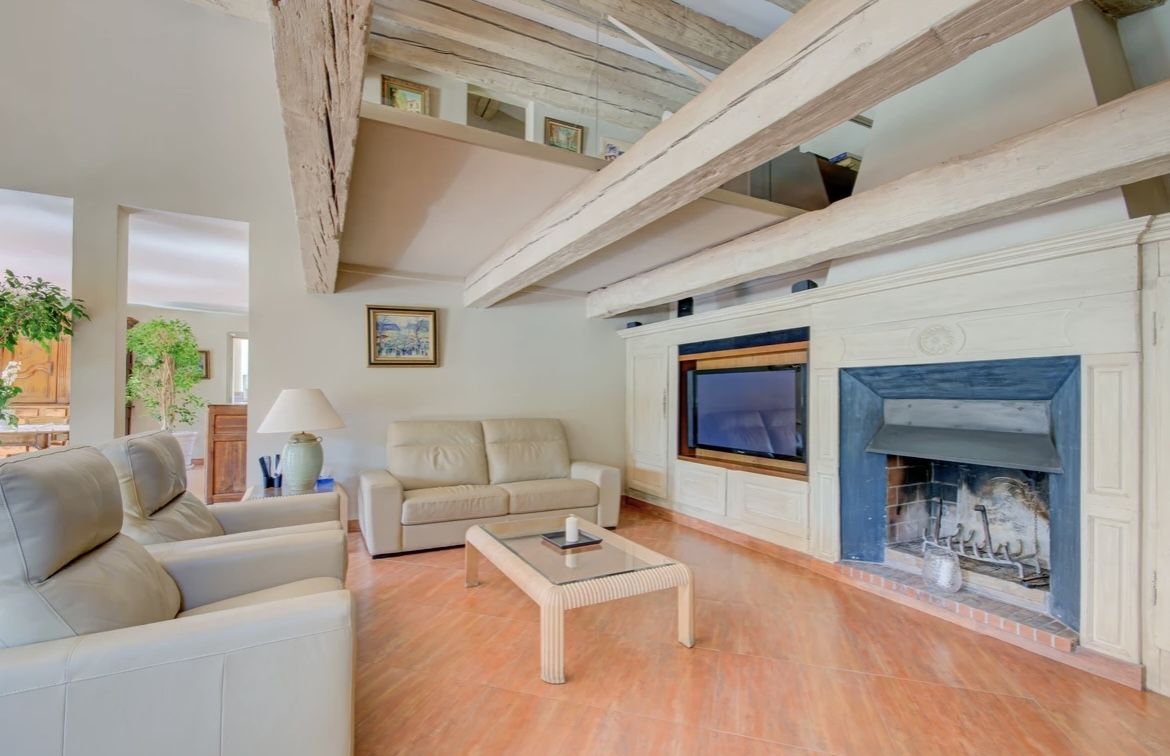 luxury villa 10 Rooms for sale on AUBAGNE (13400)