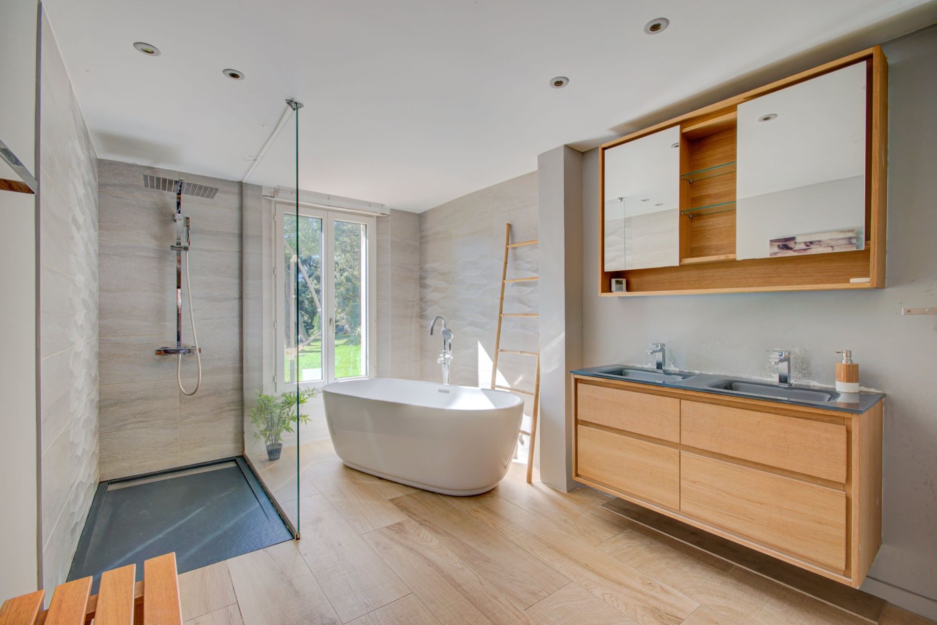 luxury villa 10 Rooms for sale on AUBAGNE (13400)