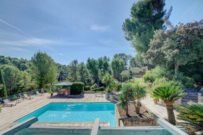 Sale Luxury villa Aubagne 10 Rooms 480 m²