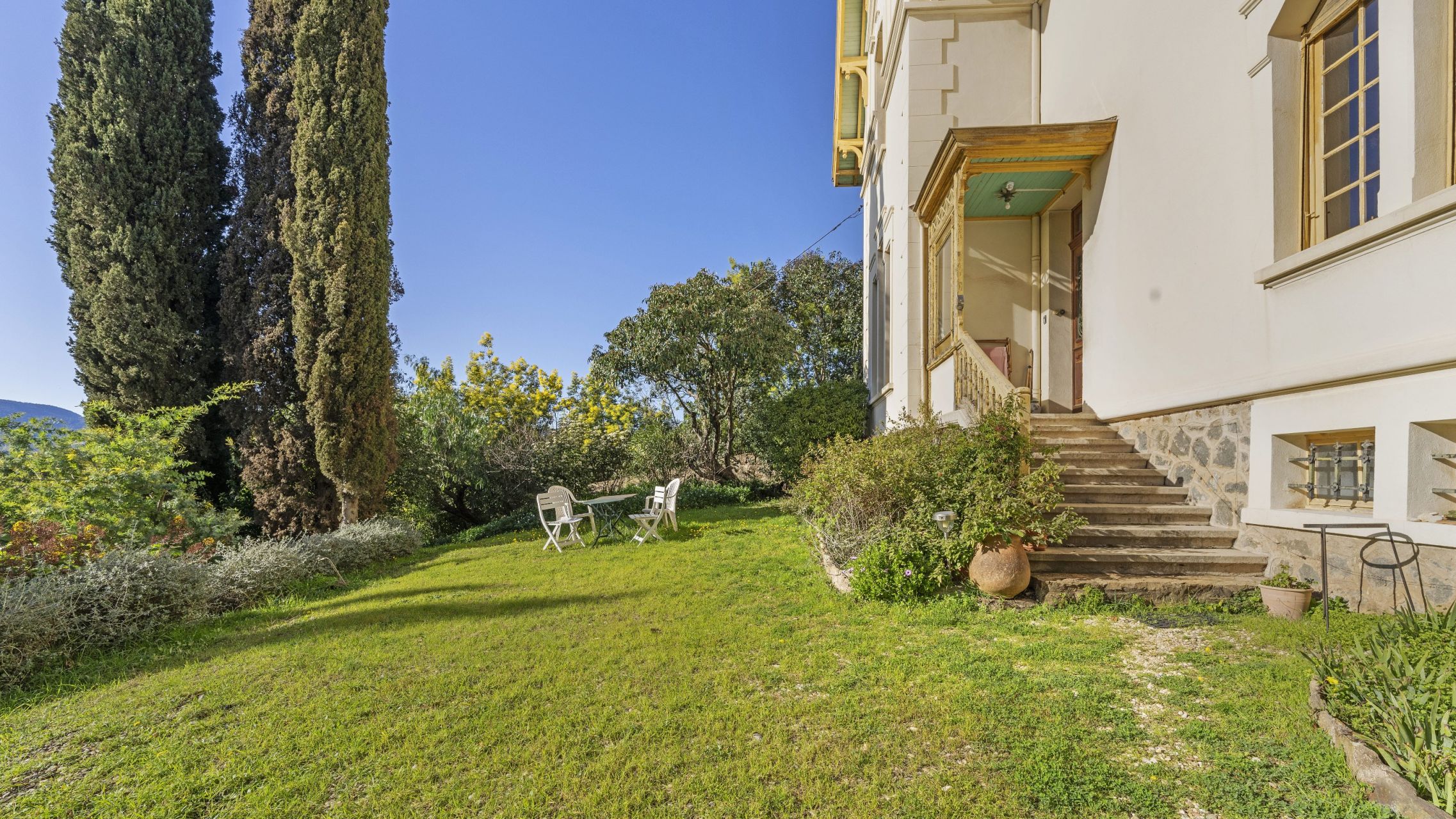 mansion 9 Rooms for sale on LA CROIX VALMER (83420)
