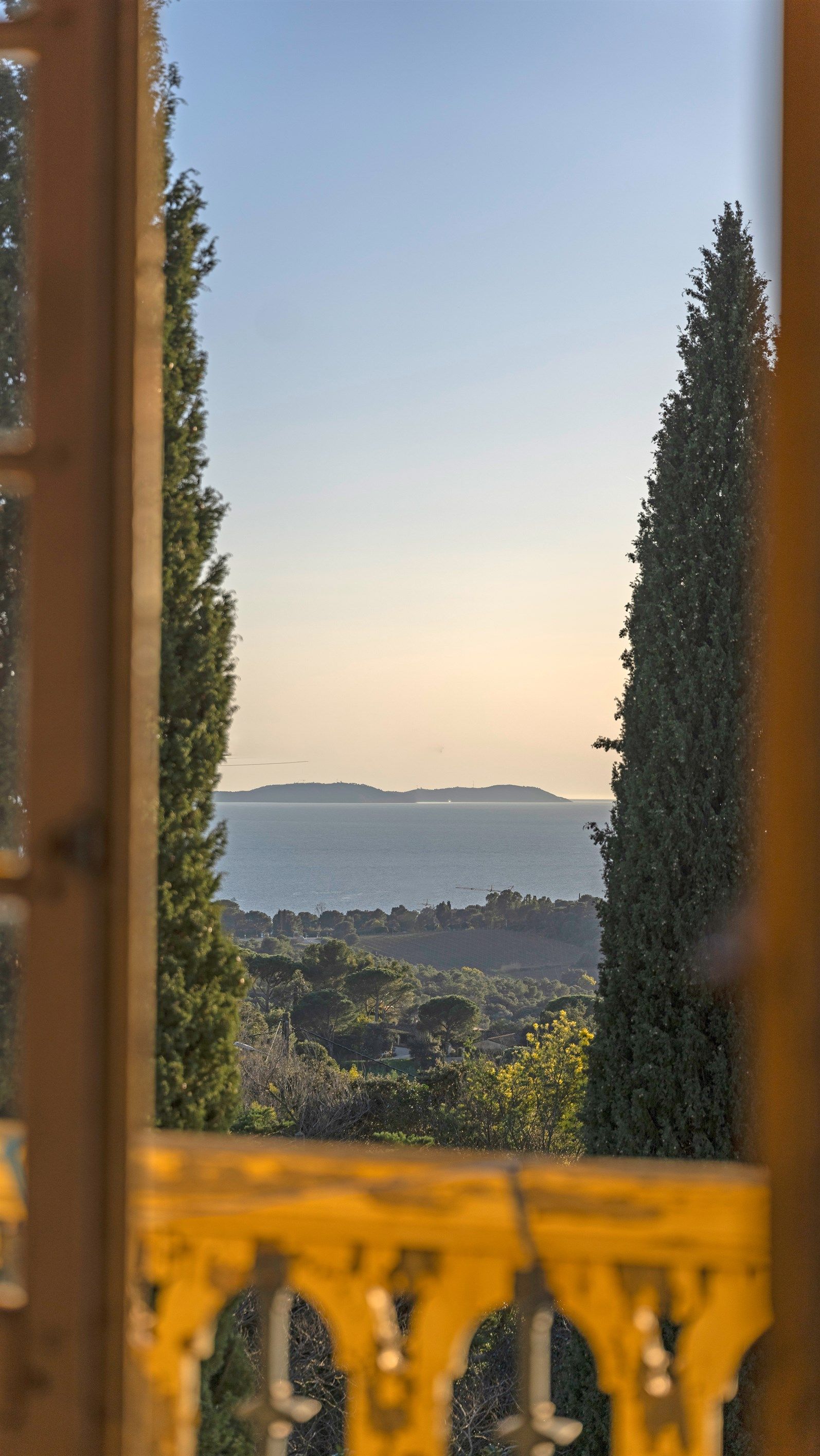 mansion 9 Rooms for sale on LA CROIX VALMER (83420)