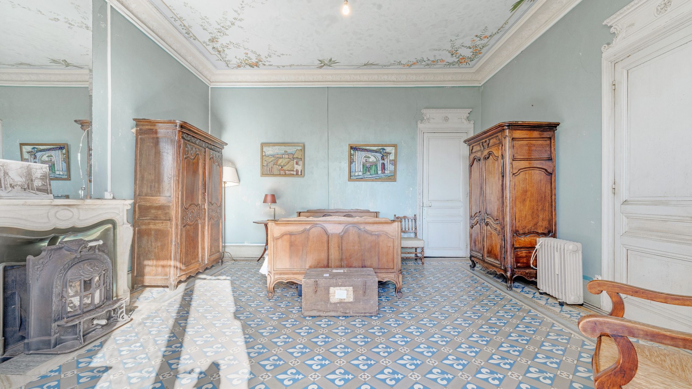 mansion 9 Rooms for sale on LA CROIX VALMER (83420)