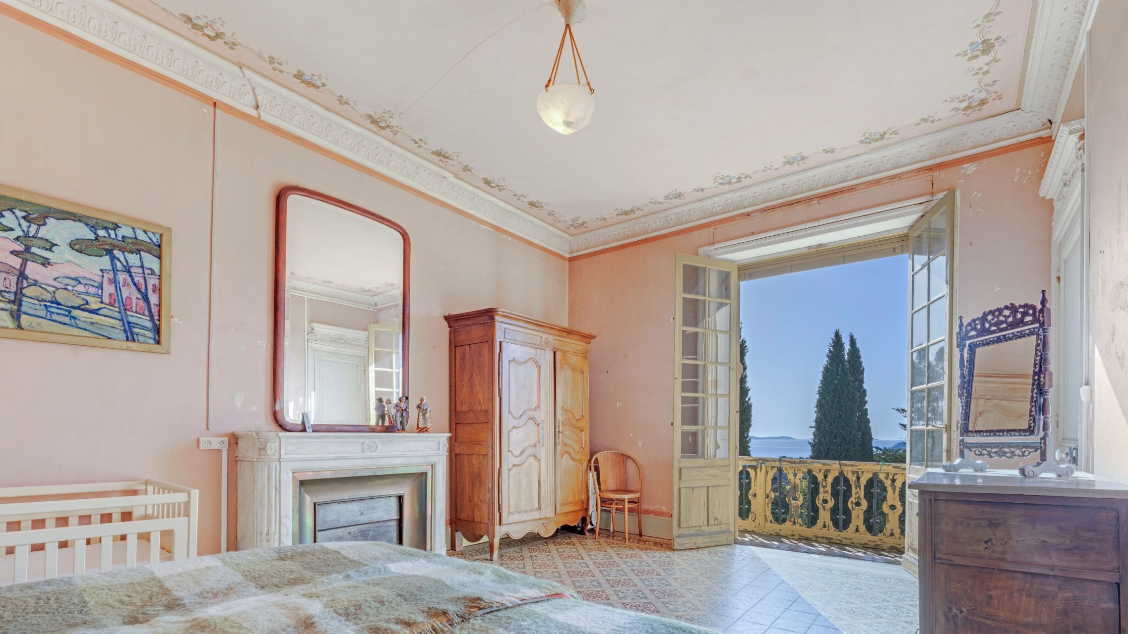 mansion 9 Rooms for sale on LA CROIX VALMER (83420)
