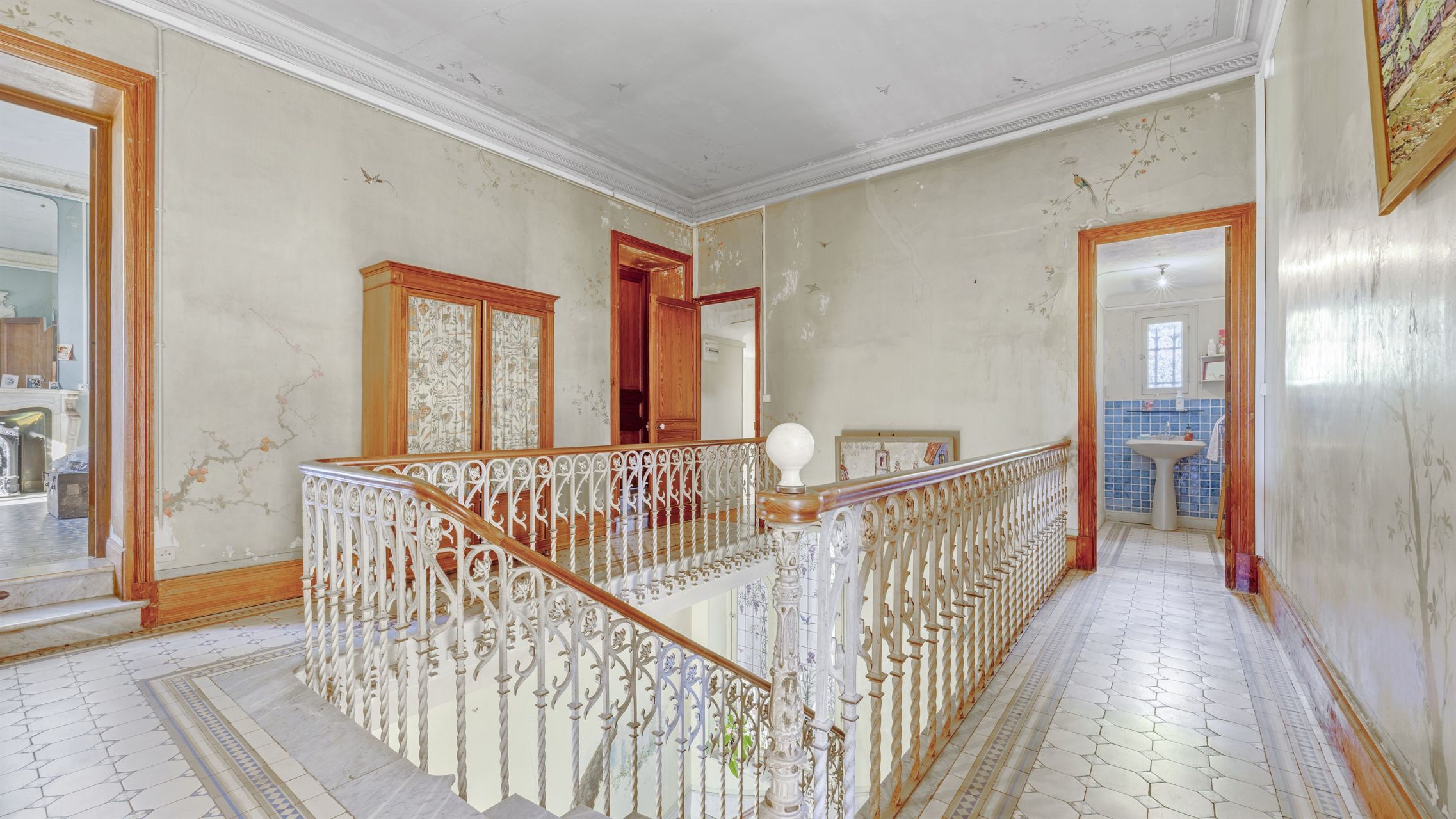 mansion 9 Rooms for sale on LA CROIX VALMER (83420)