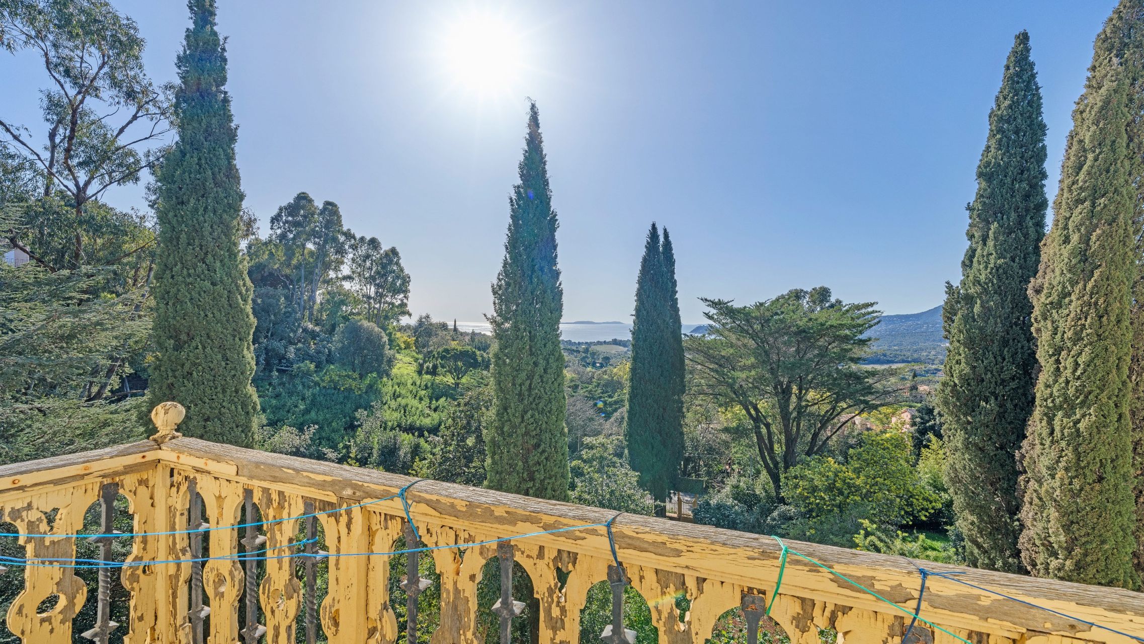 mansion 9 Rooms for sale on LA CROIX VALMER (83420)