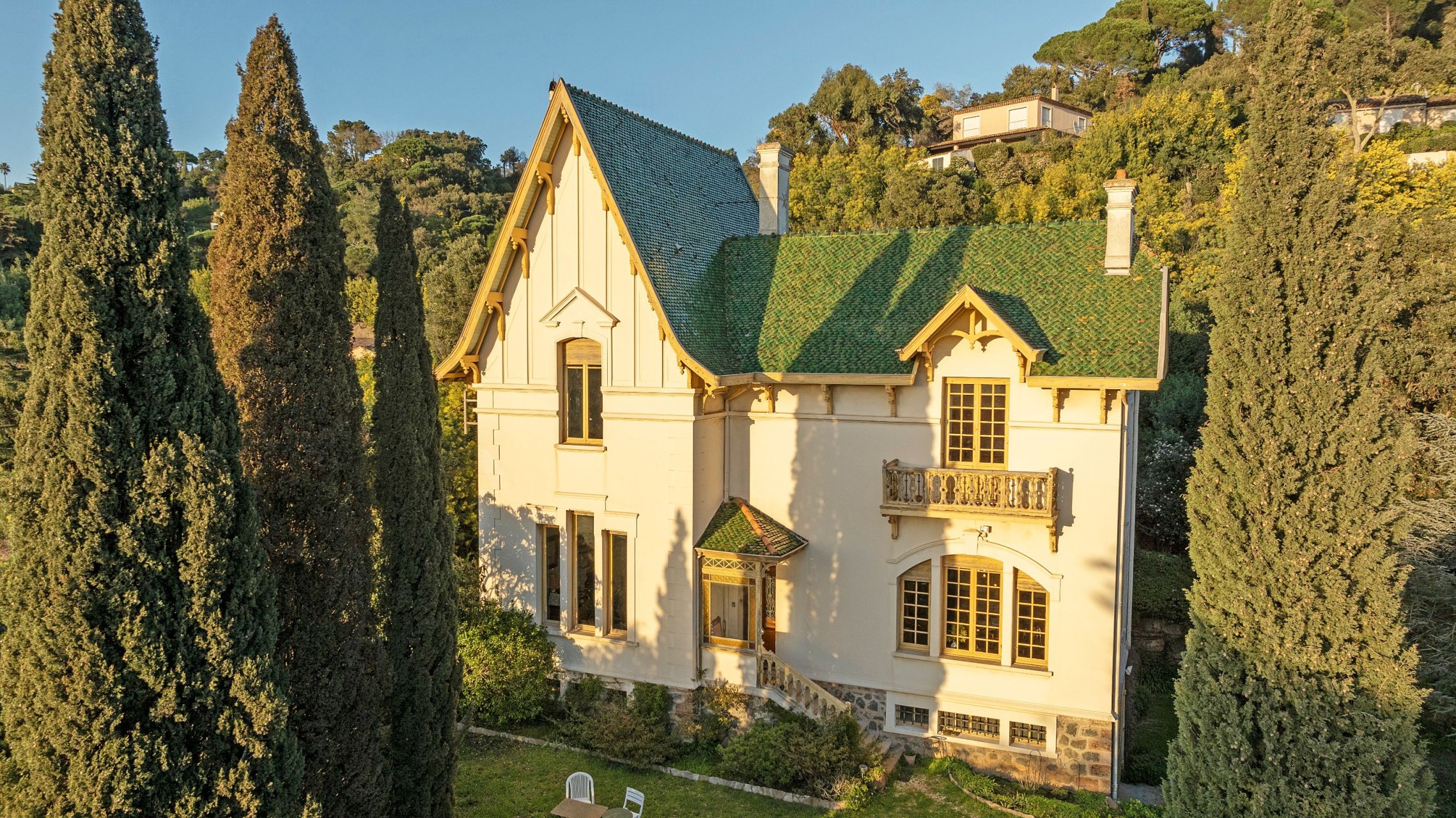 mansion 9 Rooms for sale on LA CROIX VALMER (83420)