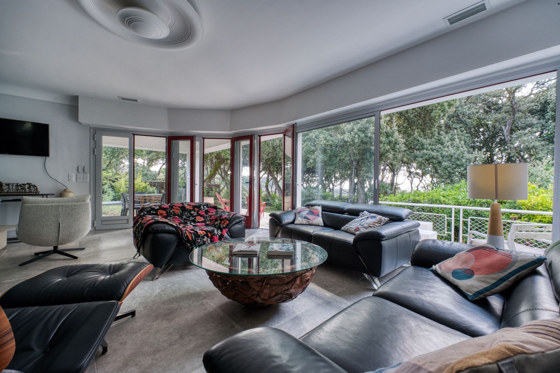 luxury house 5 Rooms for sale on VAUX SUR MER (17640)