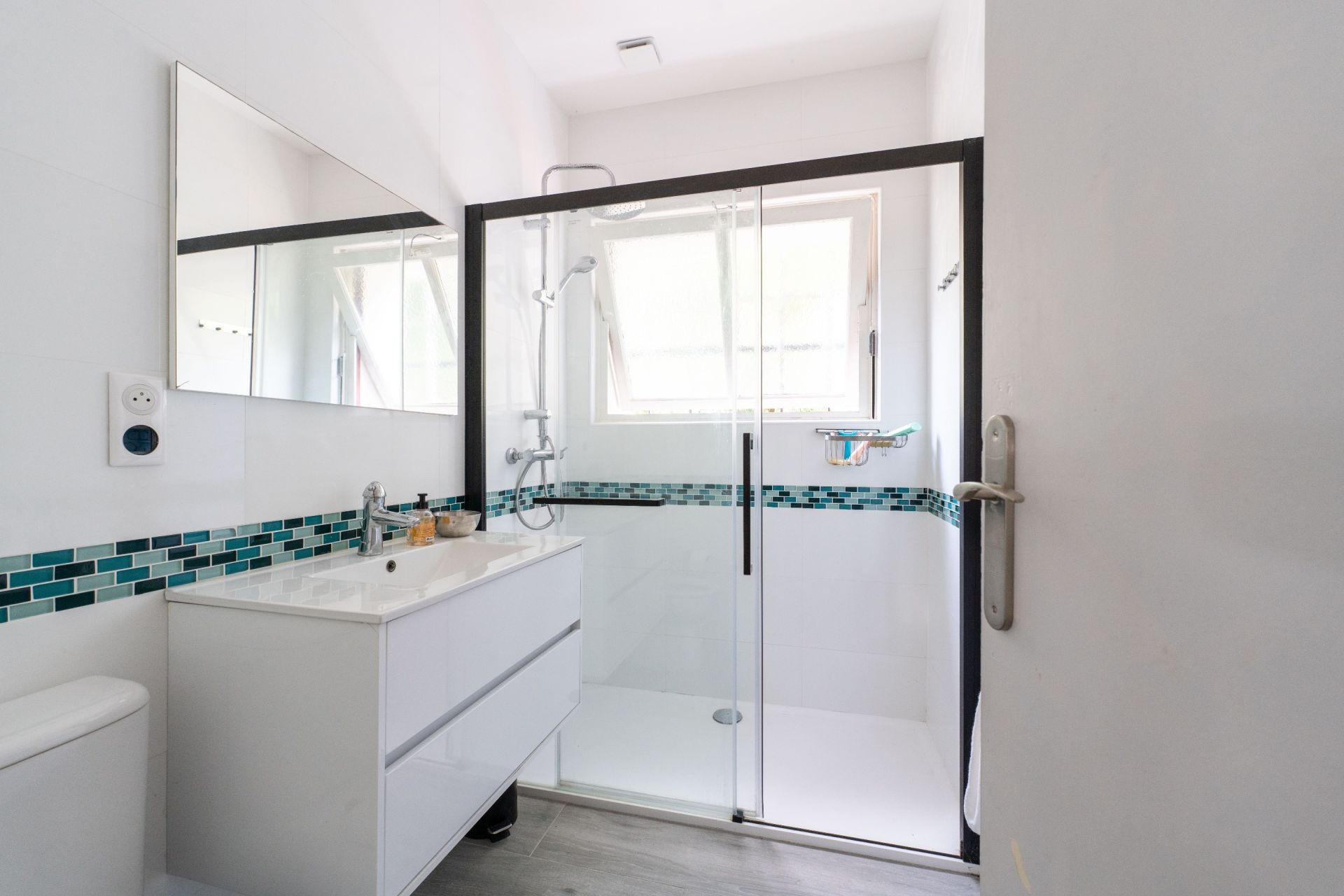 luxury house 5 Rooms for sale on VAUX SUR MER (17640)