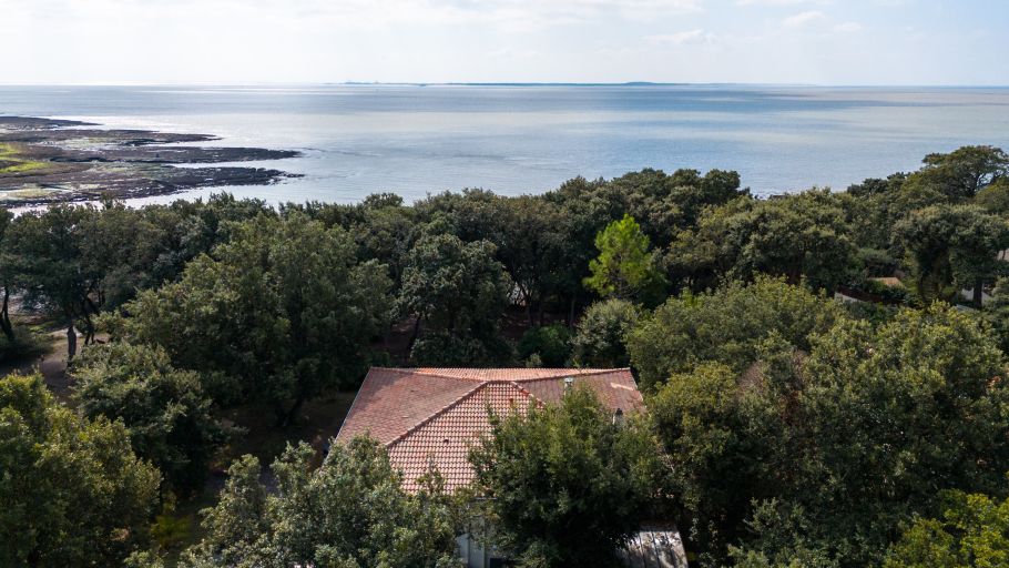 luxury house 5 Rooms for sale on VAUX SUR MER (17640)