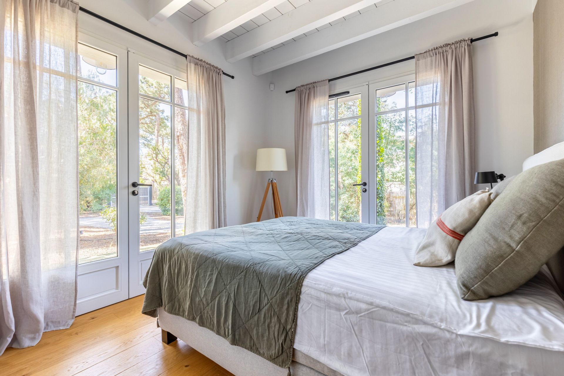 luxury house 6 Rooms for sale on CAP FERRET (33970)