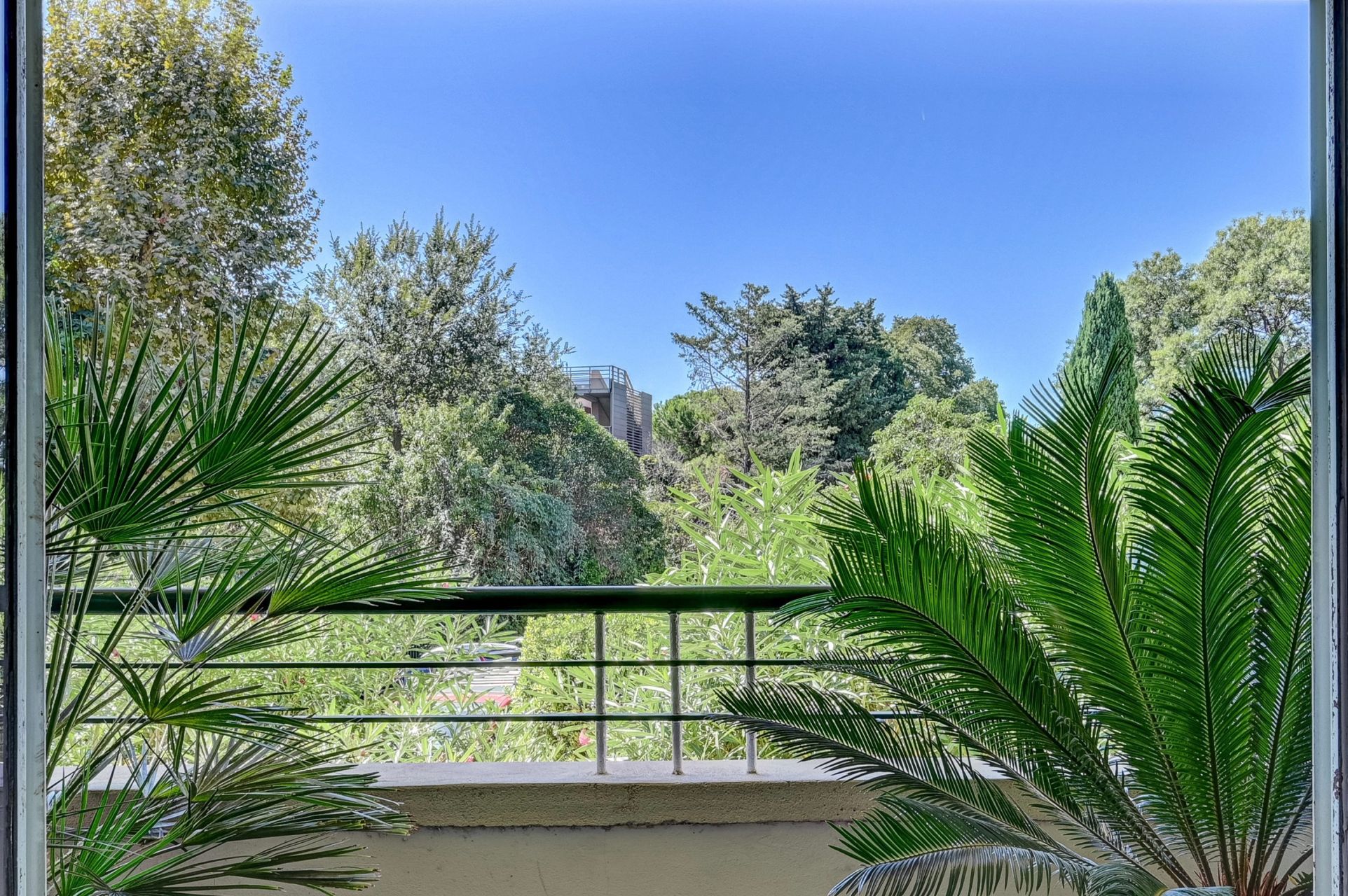 luxury apartment 7 Rooms for sale on MARSEILLE (13008)