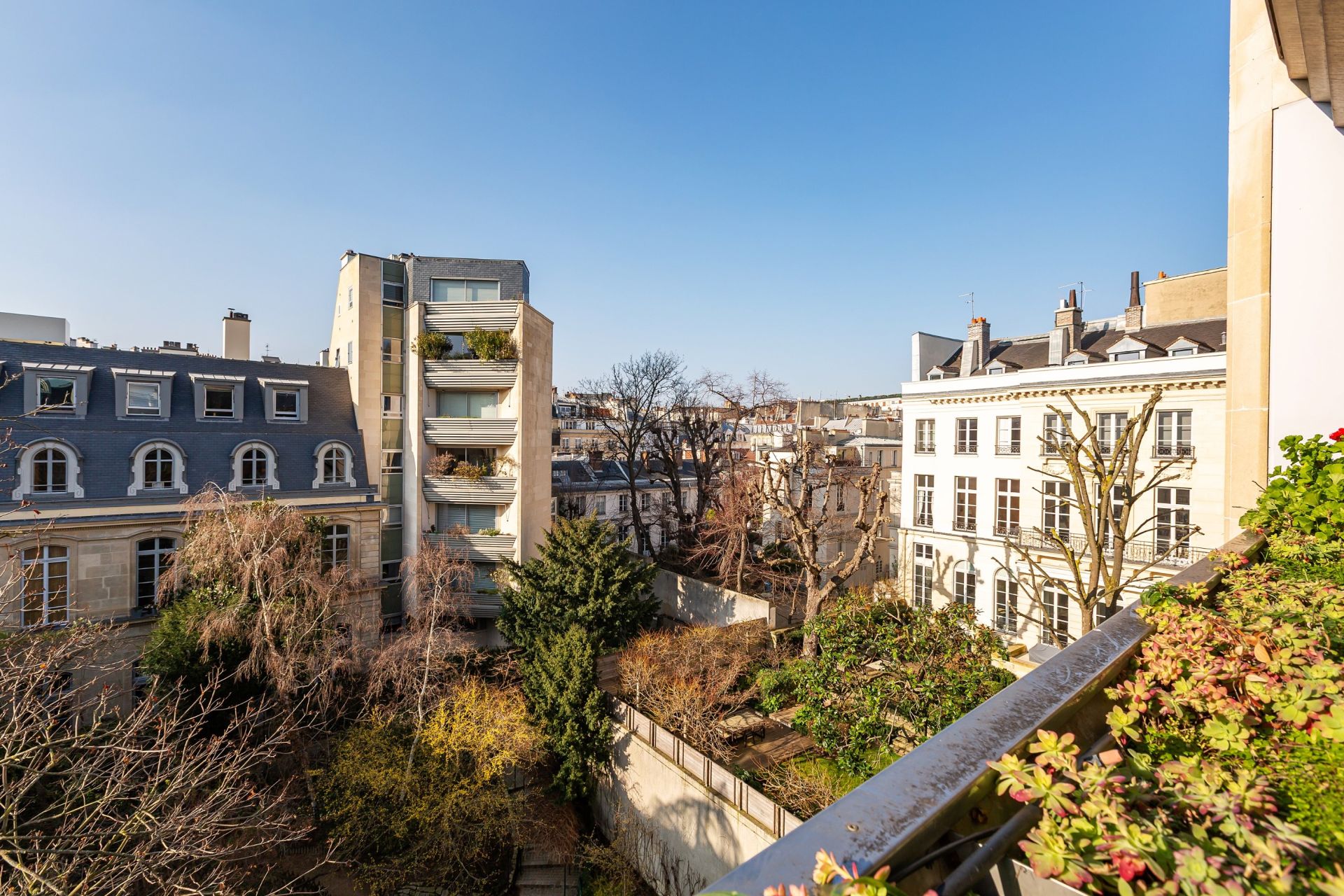 luxury apartment 5 Rooms for sale on PARIS (75007)