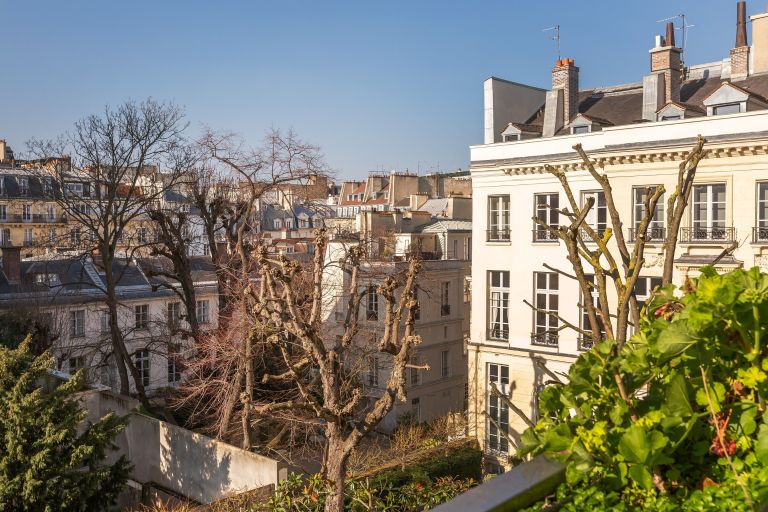 luxury apartment 5 Rooms for sale on PARIS (75007)