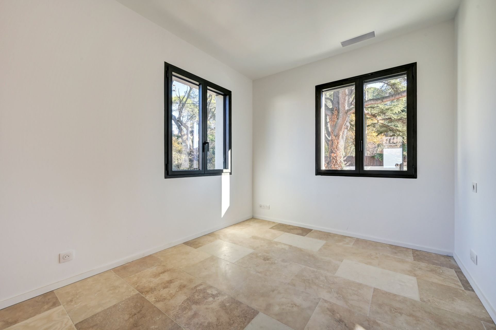 luxury house 4 Rooms for sale on AIX EN PROVENCE (13100)