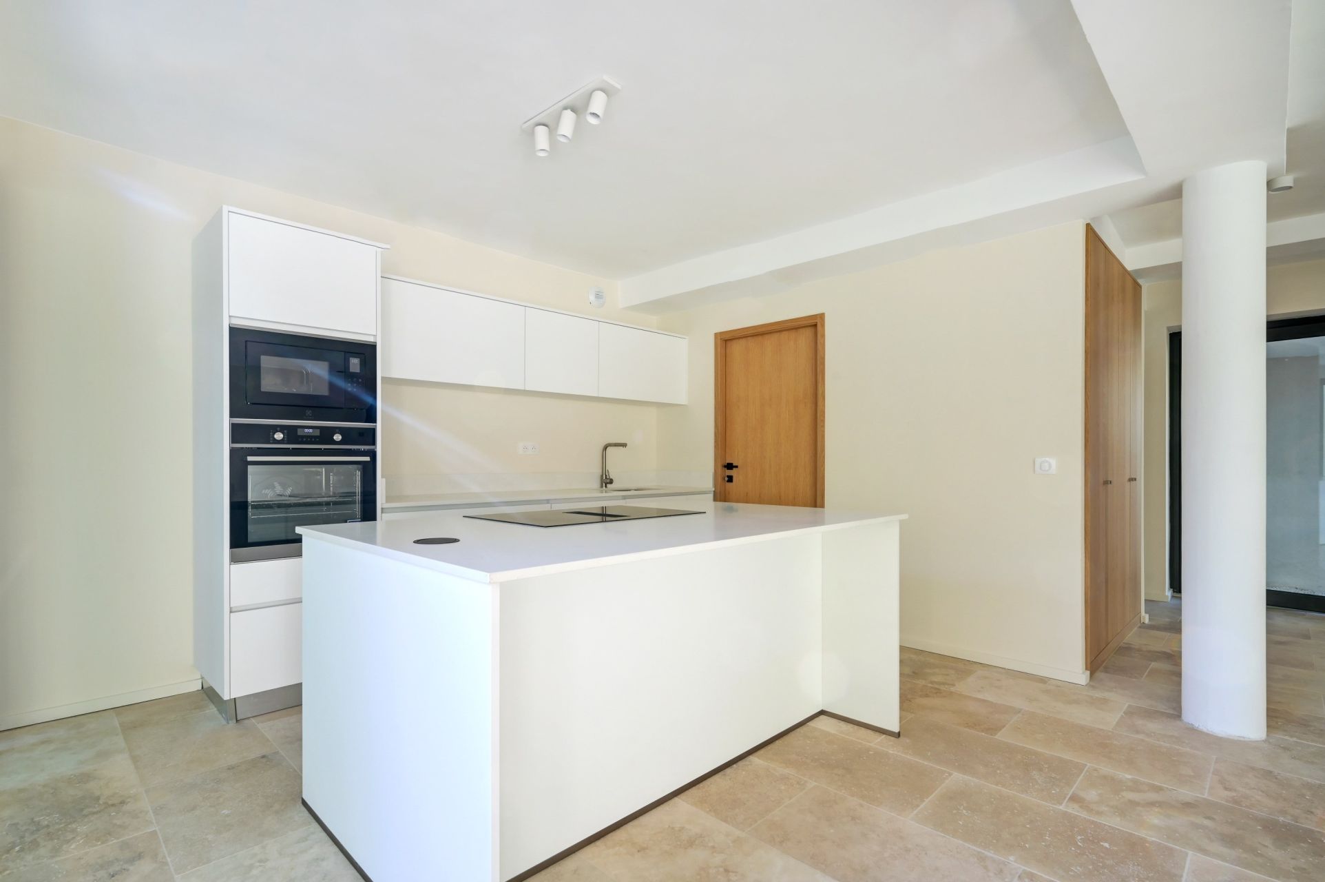 luxury house 4 Rooms for sale on AIX EN PROVENCE (13100)