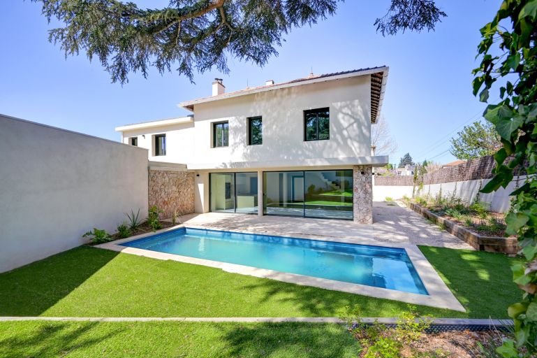 luxury house 4 Rooms for sale on AIX EN PROVENCE (13100)