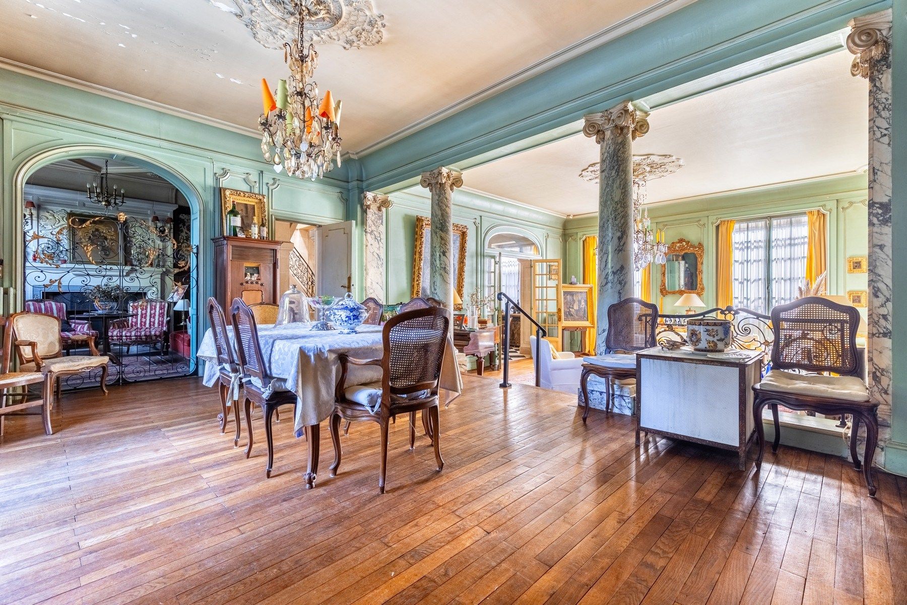 luxury house 9 Rooms for sale on BORDEAUX (33000)