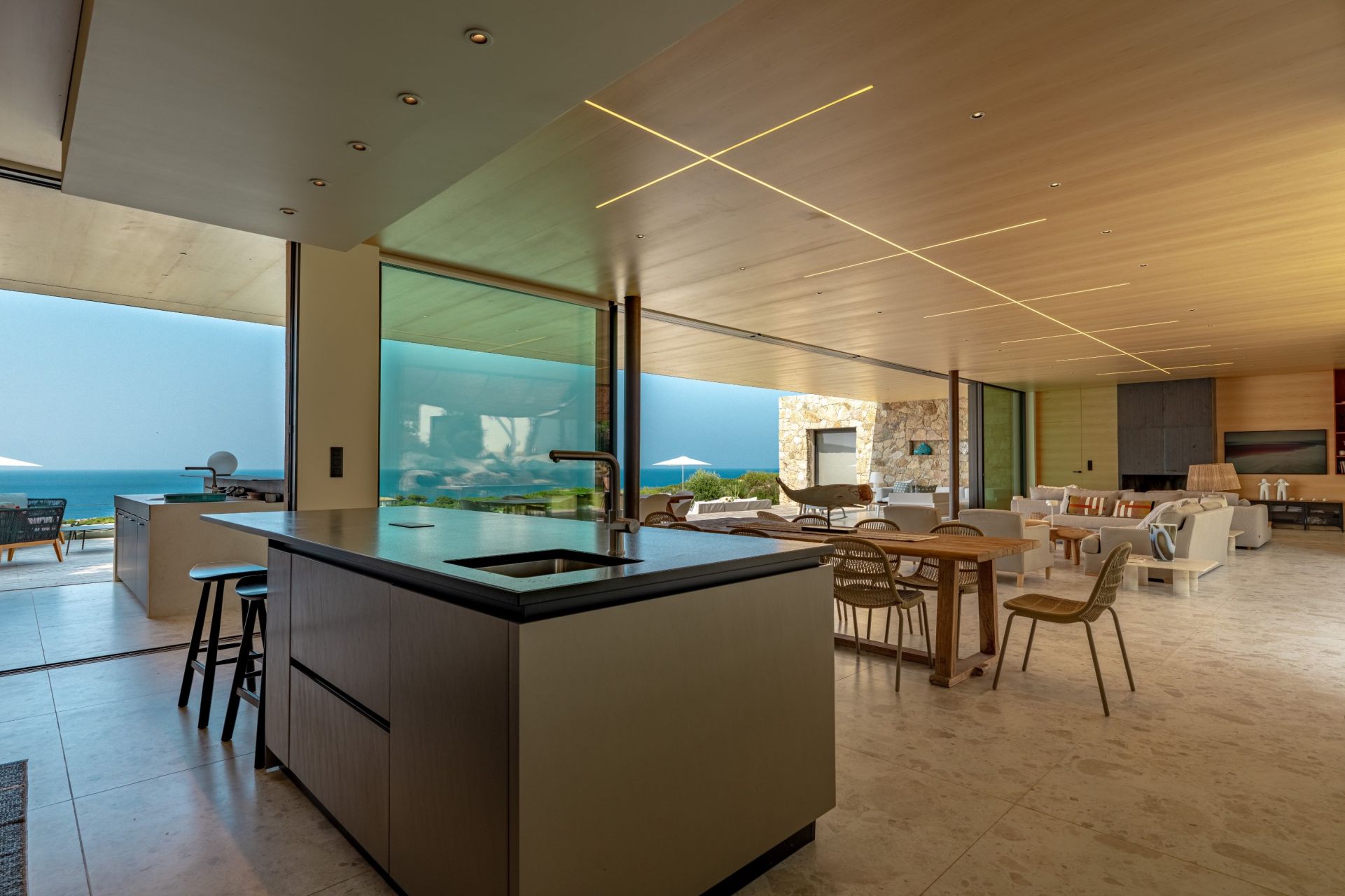 luxury house 7 Rooms for seasonal rent on CALVI (20260)