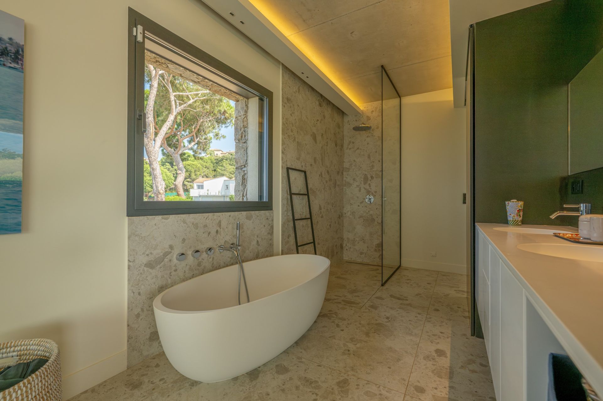 luxury house 7 Rooms for seasonal rent on CALVI (20260)