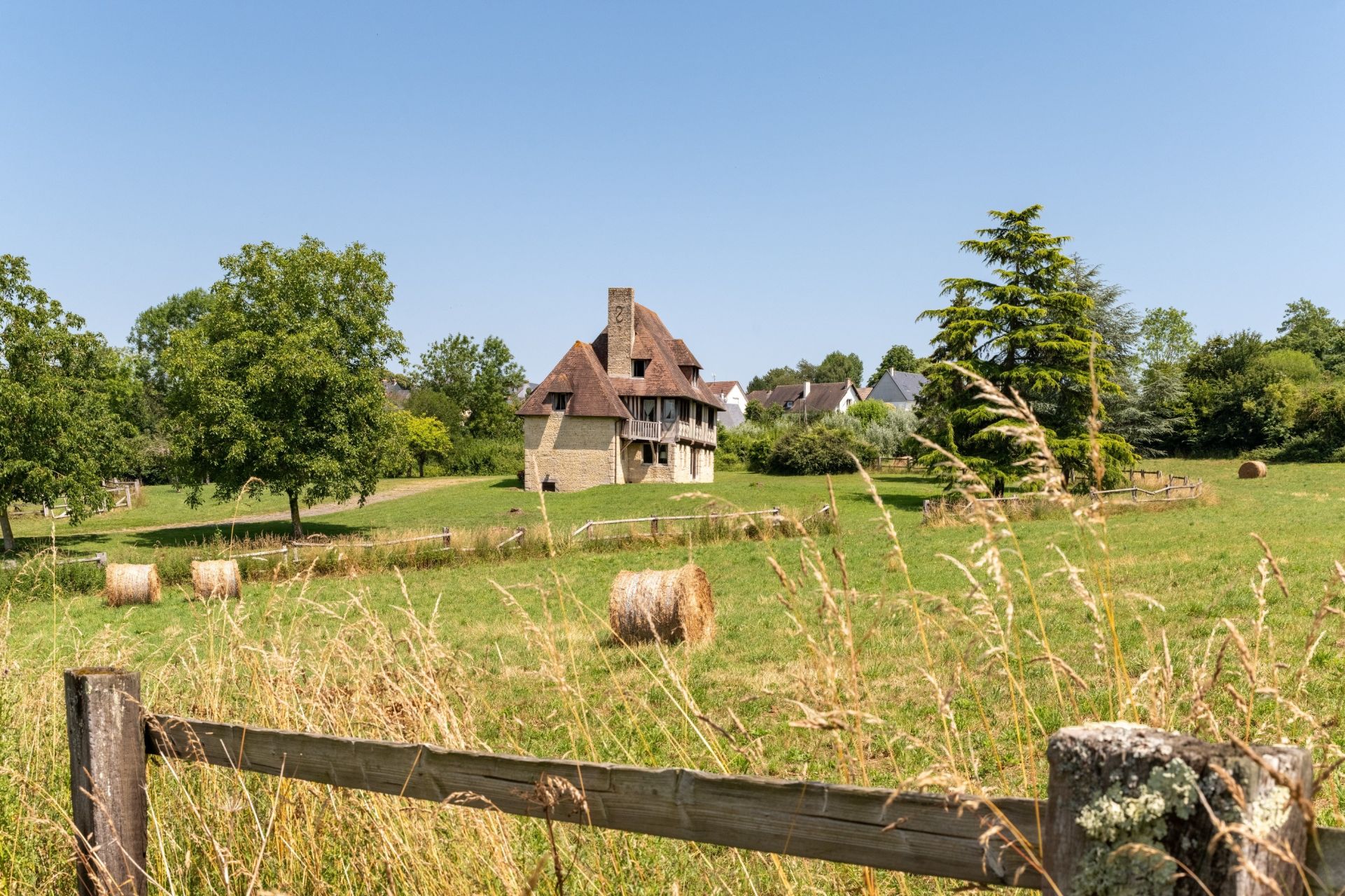 maison de luxe 8 Pièces en vente sur BEAUMONT EN AUGE (14950)