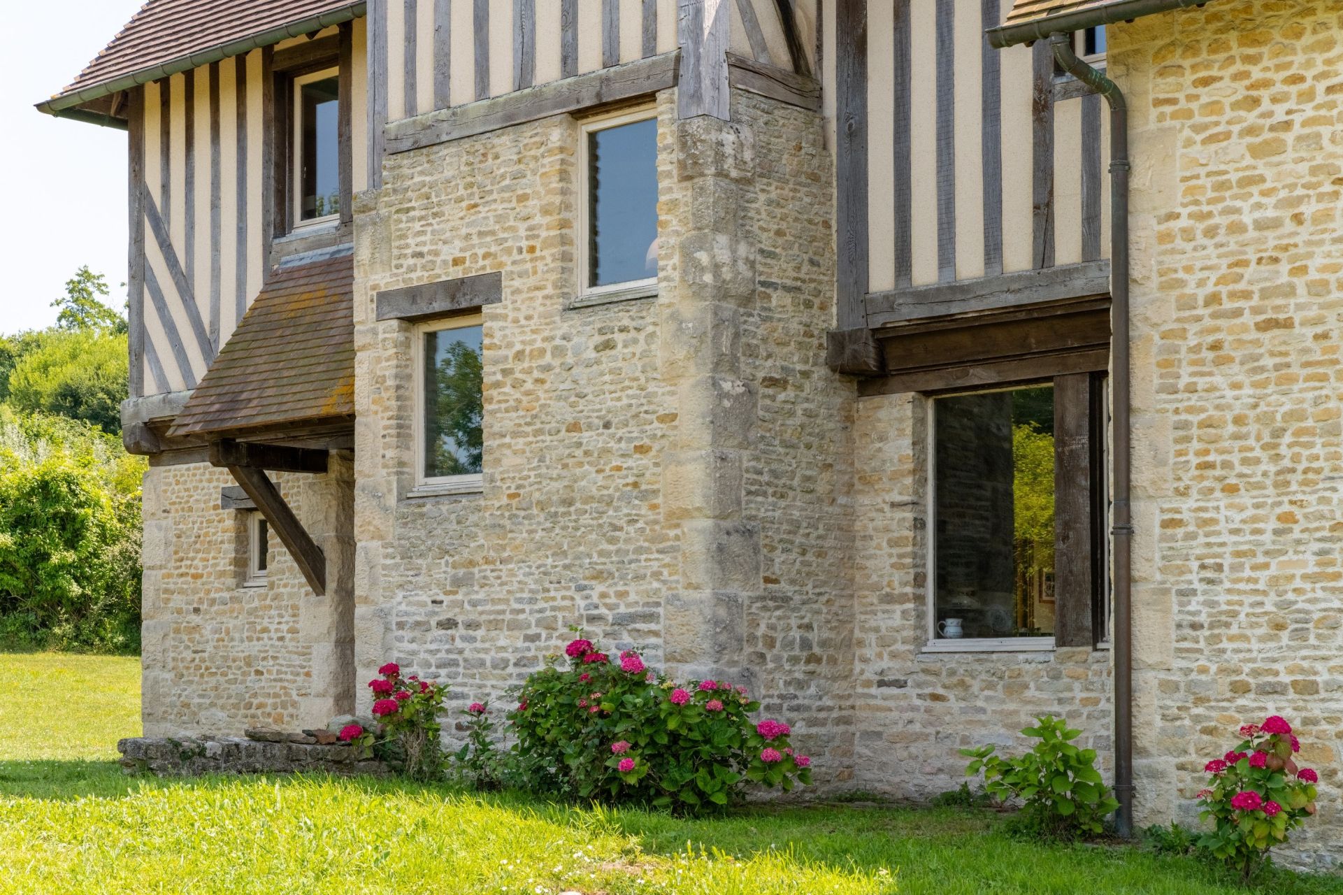 luxury house 8 Rooms for sale on BEAUMONT EN AUGE (14950)