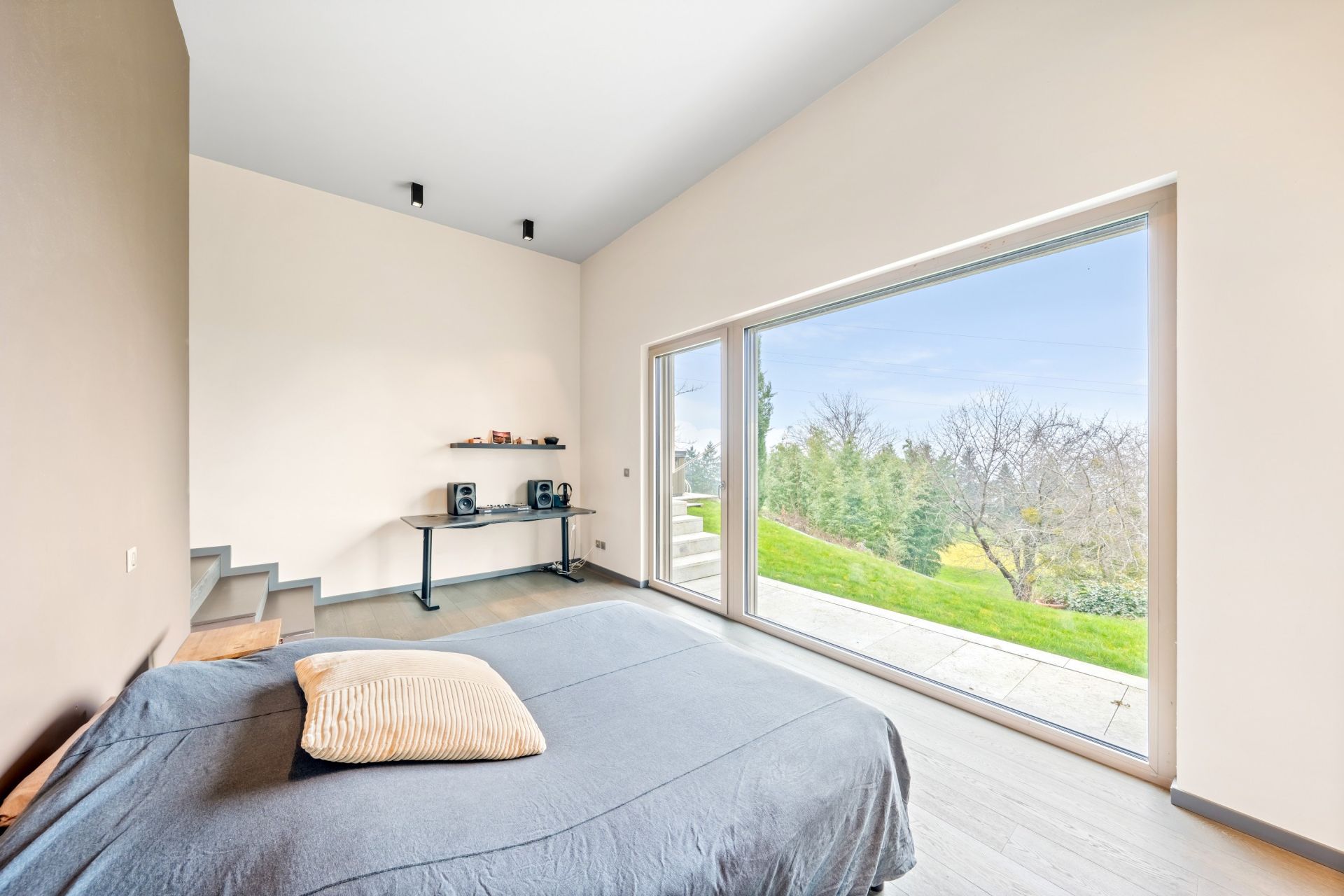 luxury house 7 Rooms for sale on EVIAN LES BAINS (74500)