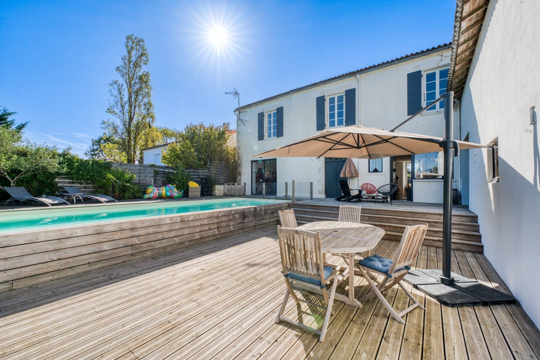 maison de luxe 7 Pièces en vente sur STE SOULLE (17220)