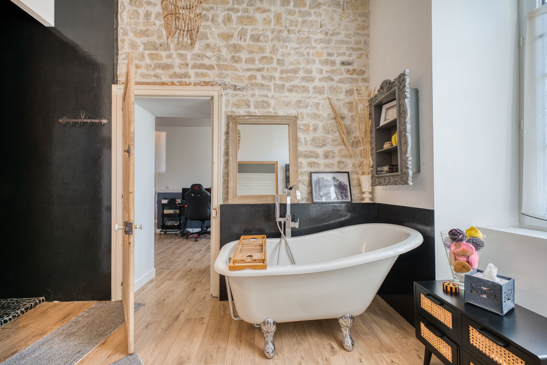 maison de luxe 7 Pièces en vente sur STE SOULLE (17220)