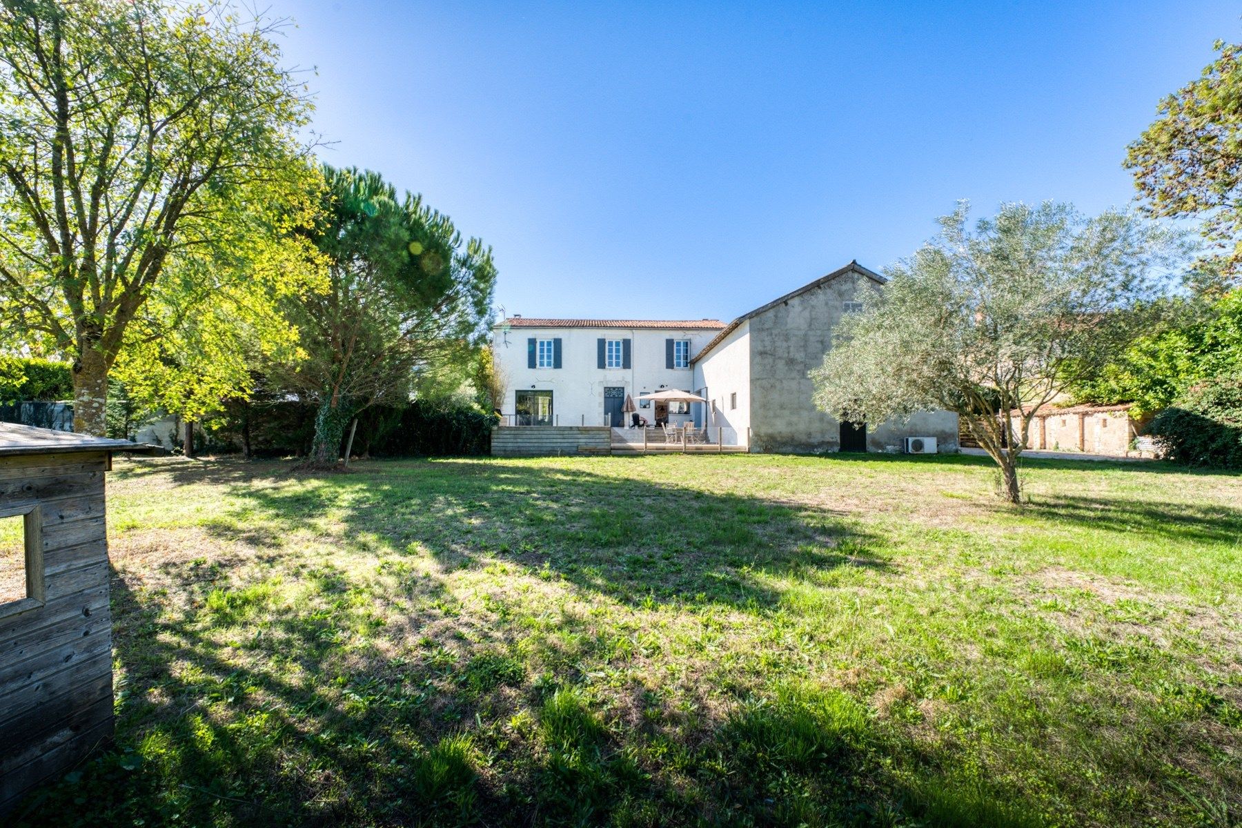 maison de luxe 7 Pièces en vente sur STE SOULLE (17220)