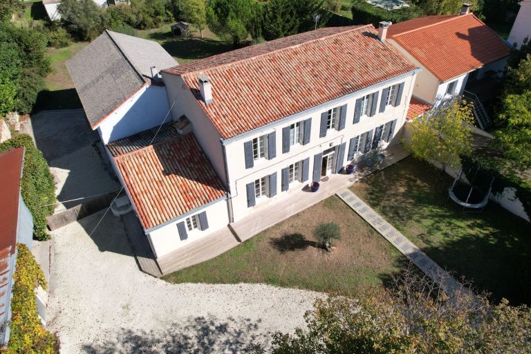 maison de luxe 7 Pièces en vente sur STE SOULLE (17220)