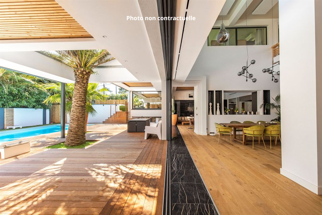 luxury house 8 Rooms for sale on ANGLET (64600)