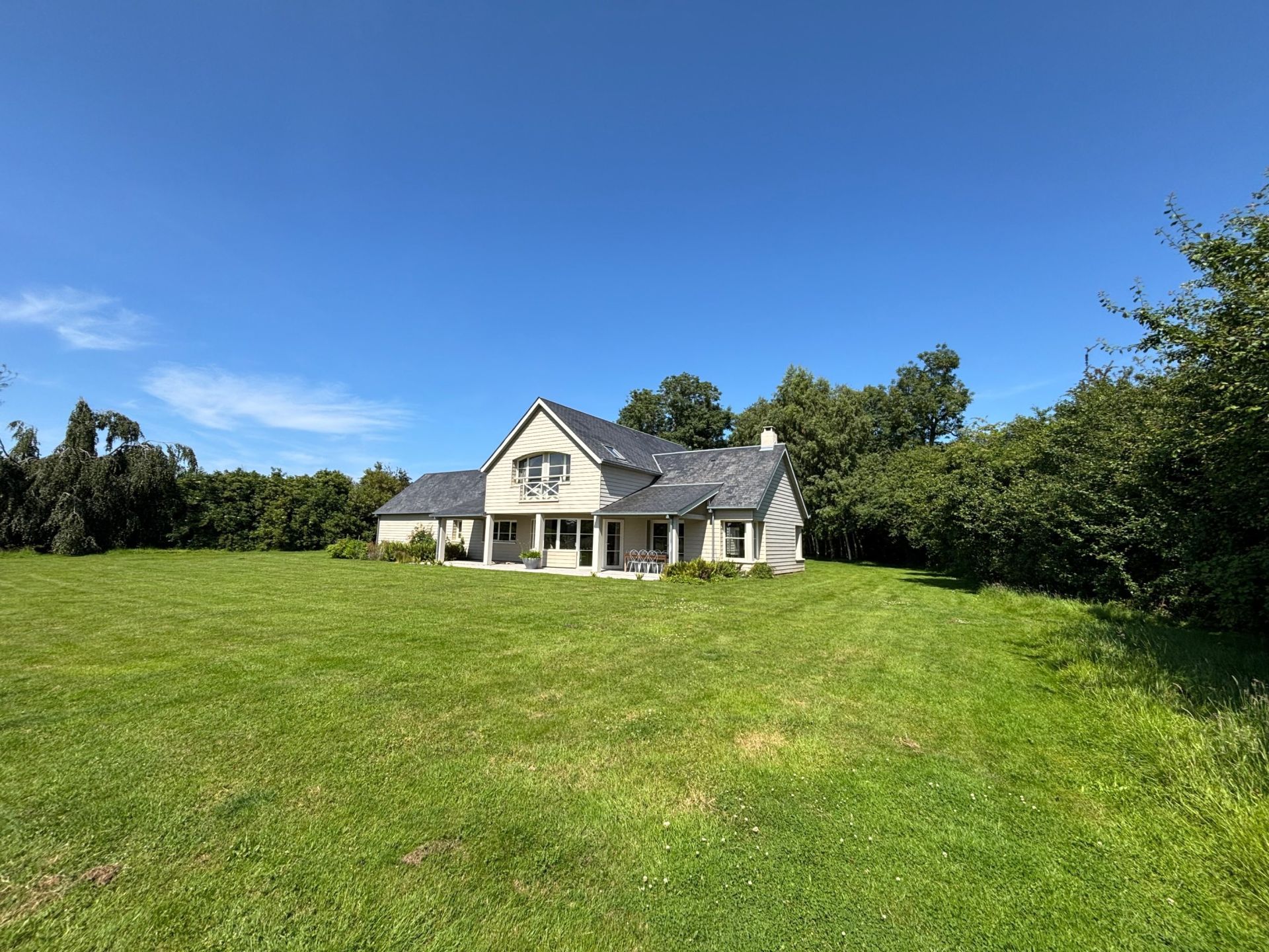 contemporary house 7 Rooms for sale on BAYEUX (14400)