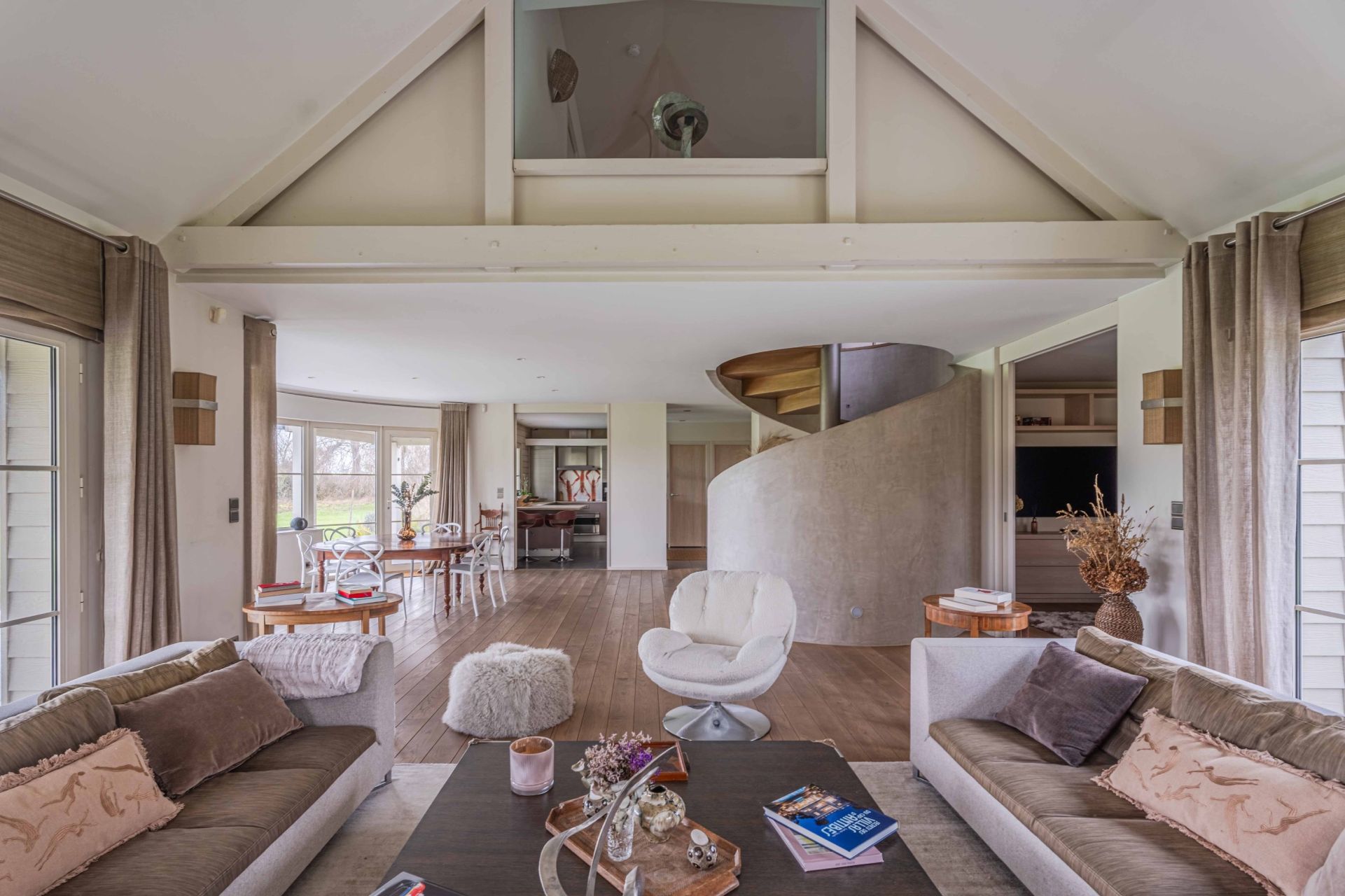 contemporary house 7 Rooms for sale on BAYEUX (14400)