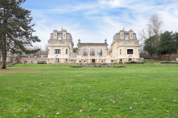 Sale Castle Louveciennes 10 Rooms 790 m²
