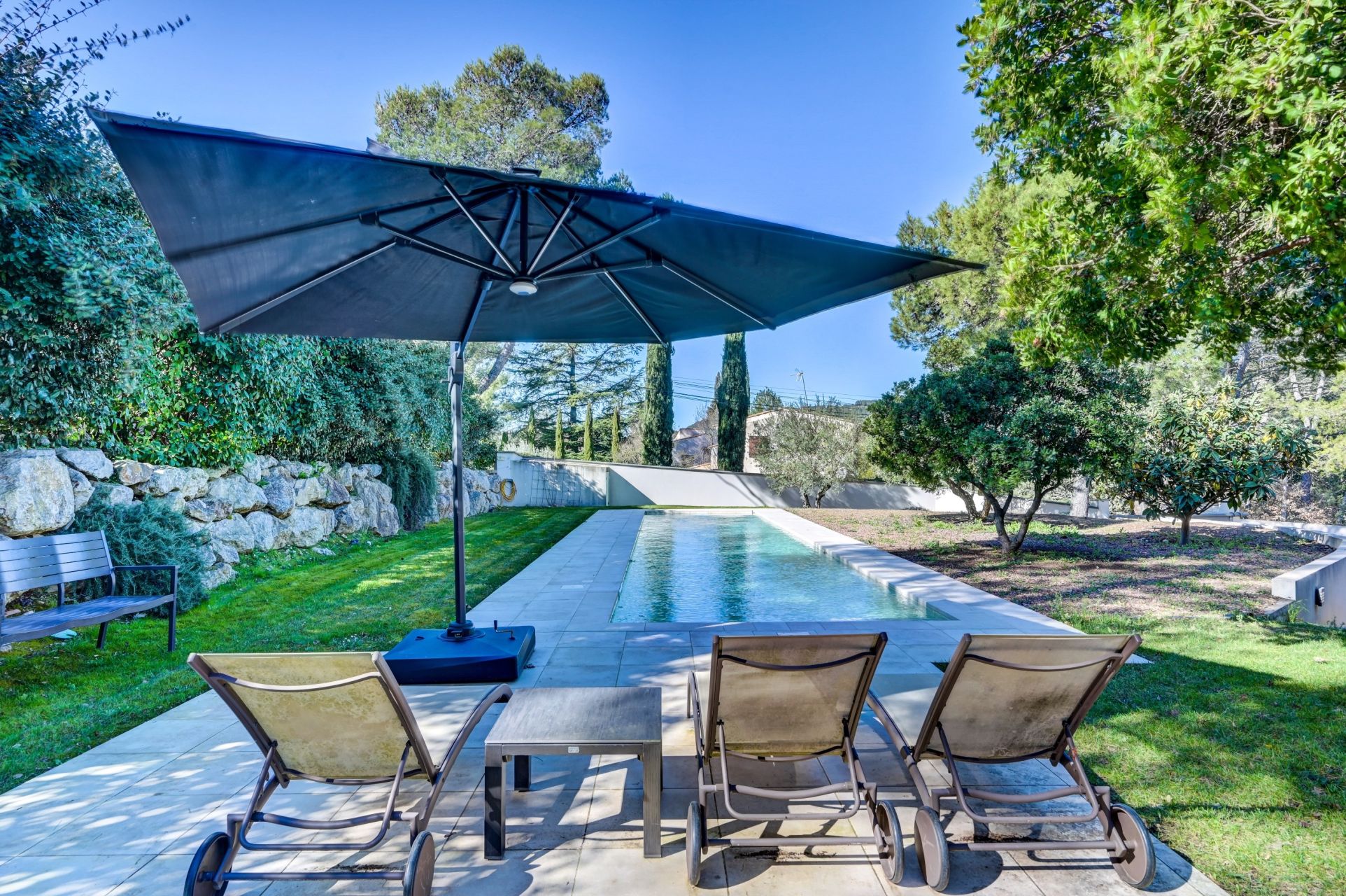 luxury house 8 Rooms for sale on AIX EN PROVENCE (13100)