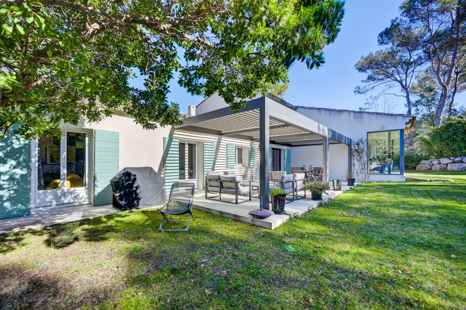 luxury house 8 Rooms for sale on AIX EN PROVENCE (13100)