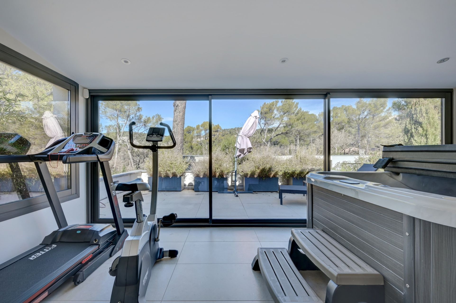 luxury house 8 Rooms for sale on AIX EN PROVENCE (13100)