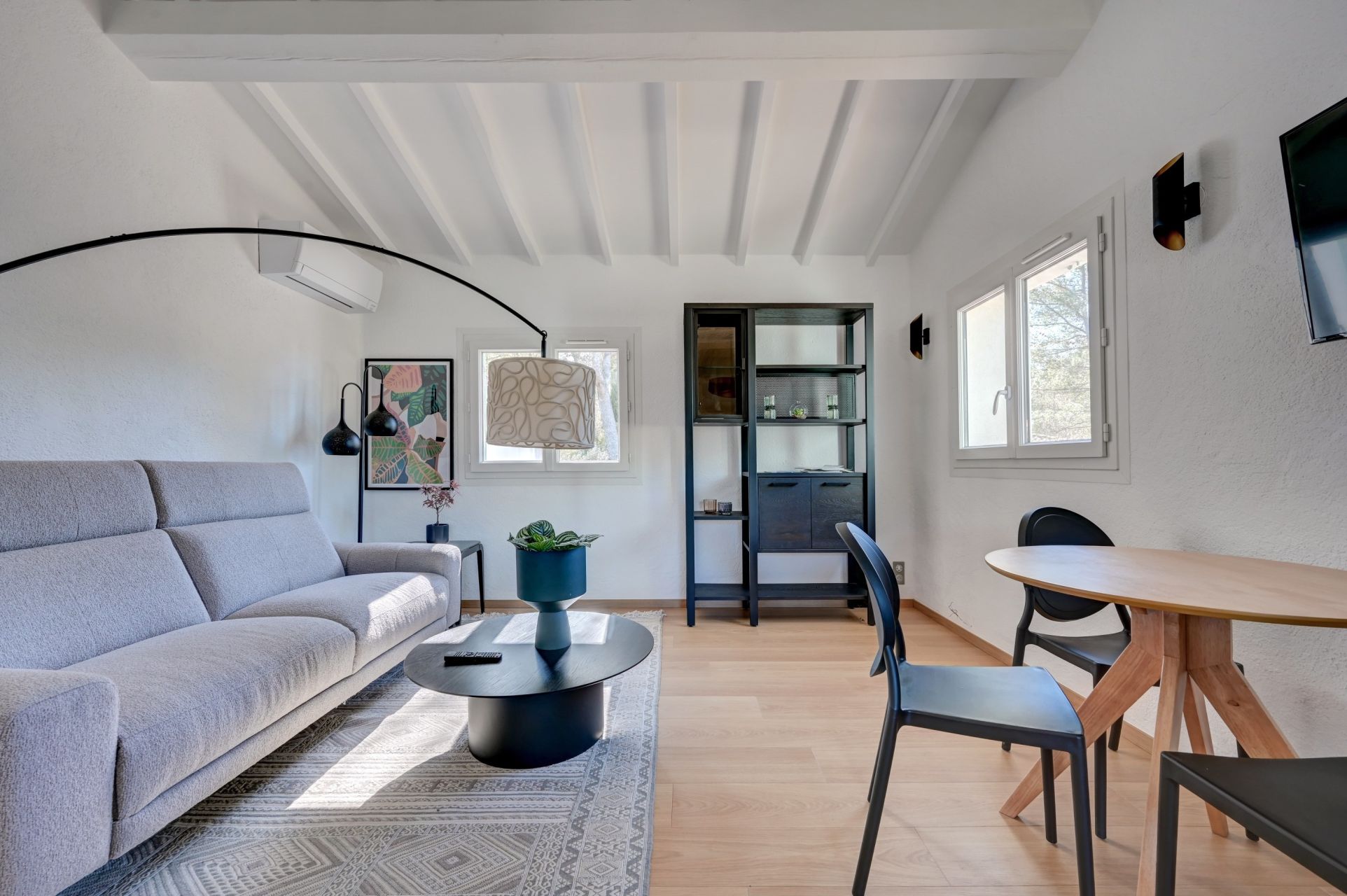 luxury house 8 Rooms for sale on AIX EN PROVENCE (13100)