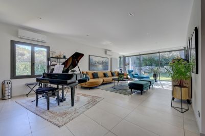 Sale Luxury house Aix-en-Provence 8 Rooms 230 m²