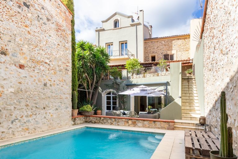 luxury house 10 Rooms for sale on PERPIGNAN (66000)