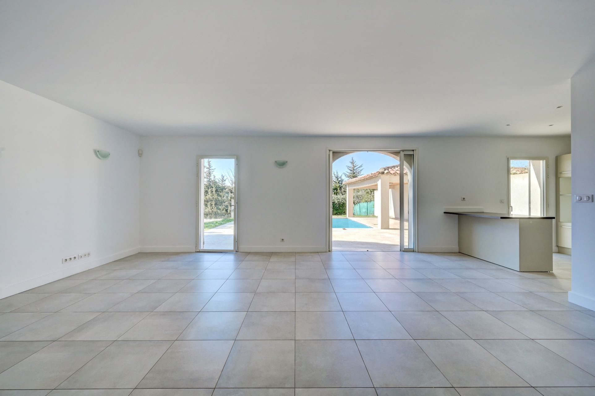 luxury house 5 Rooms for sale on VENTABREN (13122)