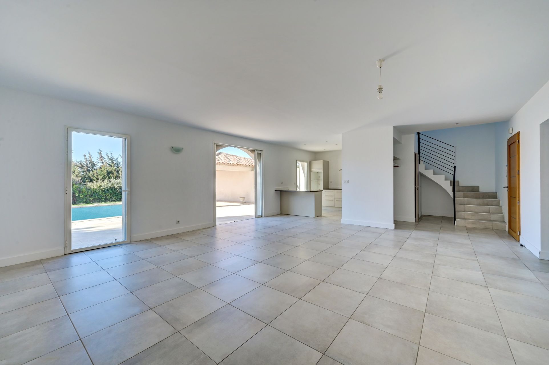 luxury house 5 Rooms for sale on VENTABREN (13122)