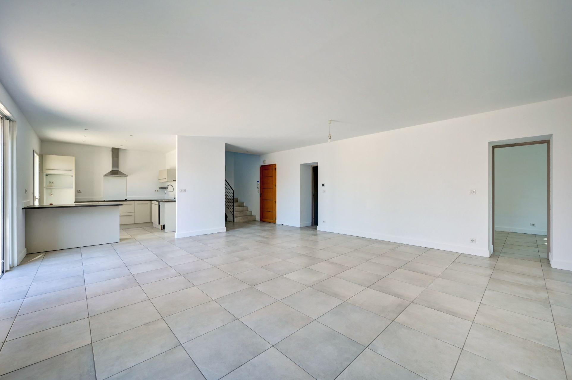 luxury house 5 Rooms for sale on VENTABREN (13122)