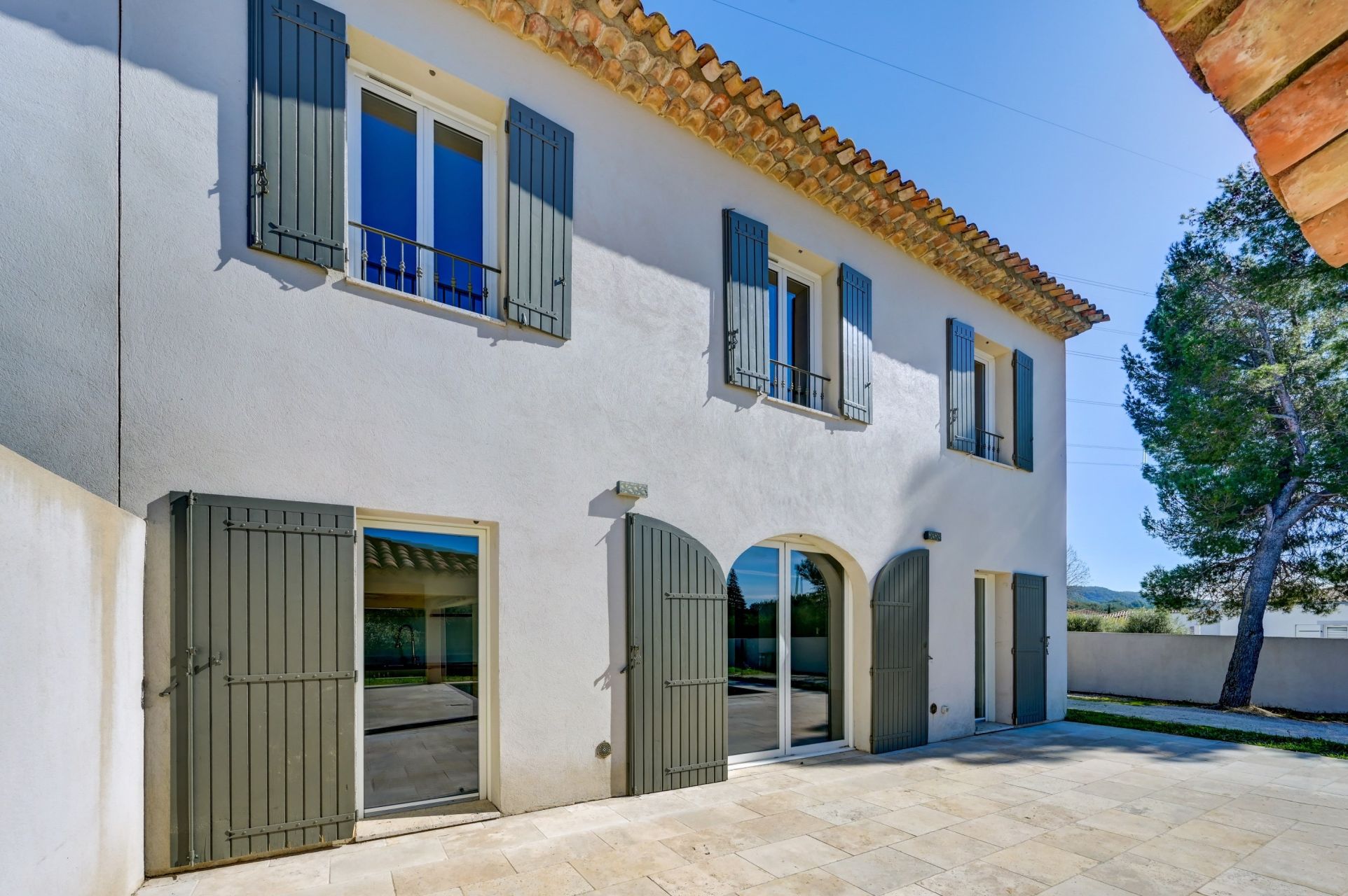 luxury house 5 Rooms for sale on VENTABREN (13122)