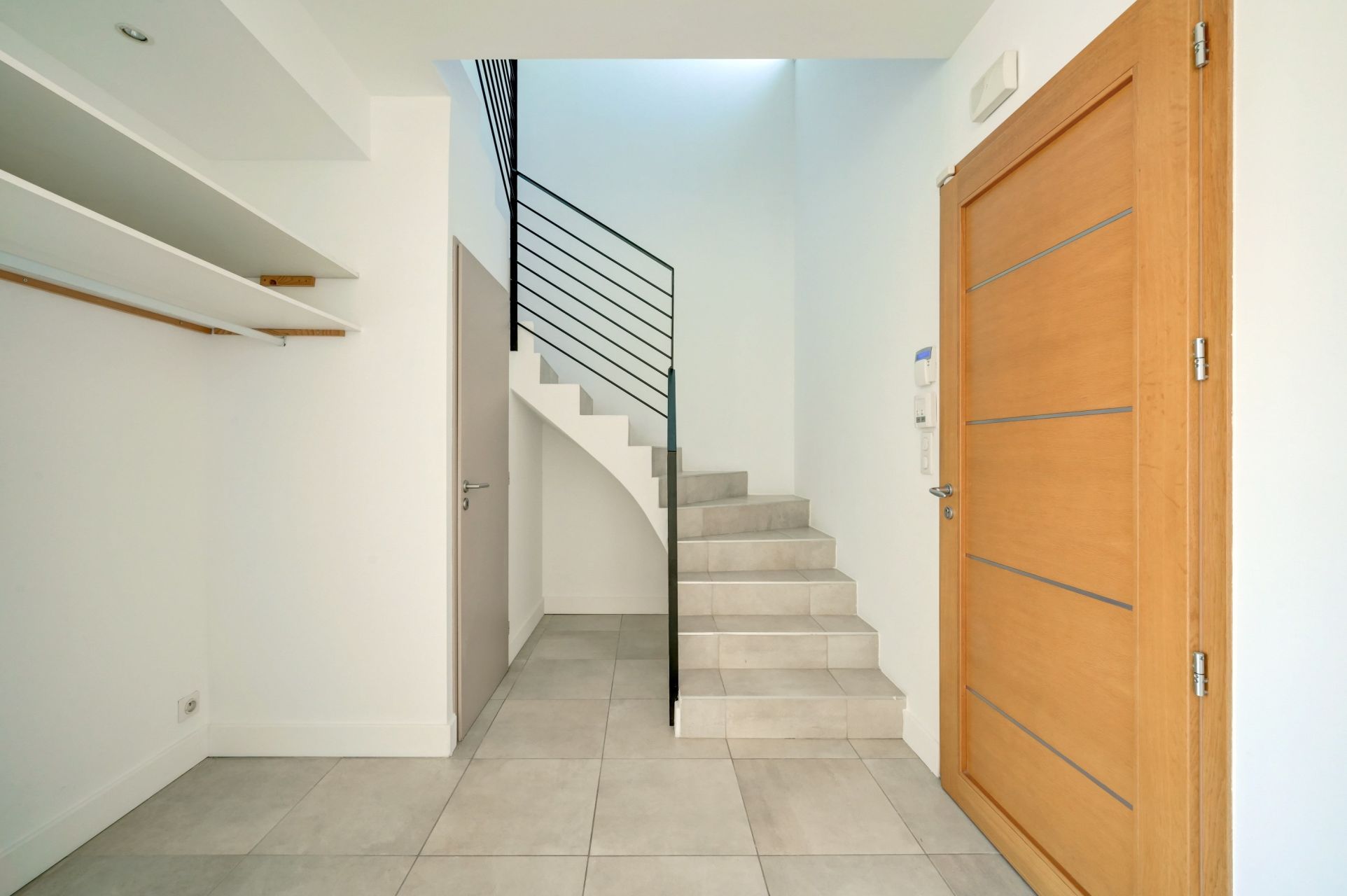 luxury house 5 Rooms for sale on VENTABREN (13122)