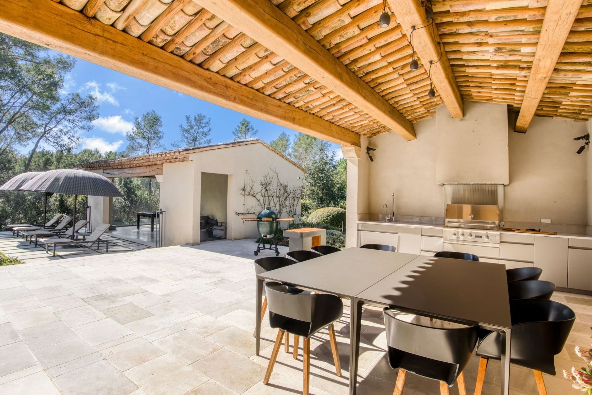 luxury villa 8 Rooms for sale on TOURRETTES (83440)