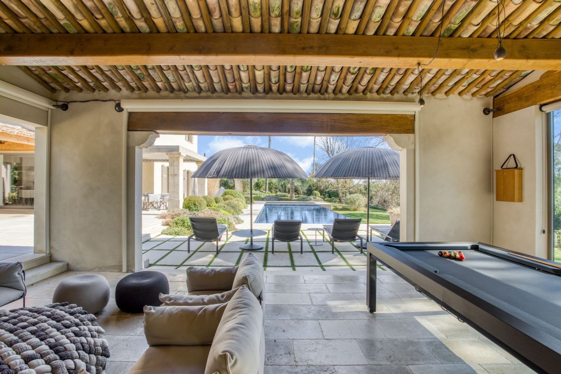 luxury villa 8 Rooms for sale on TOURRETTES (83440)