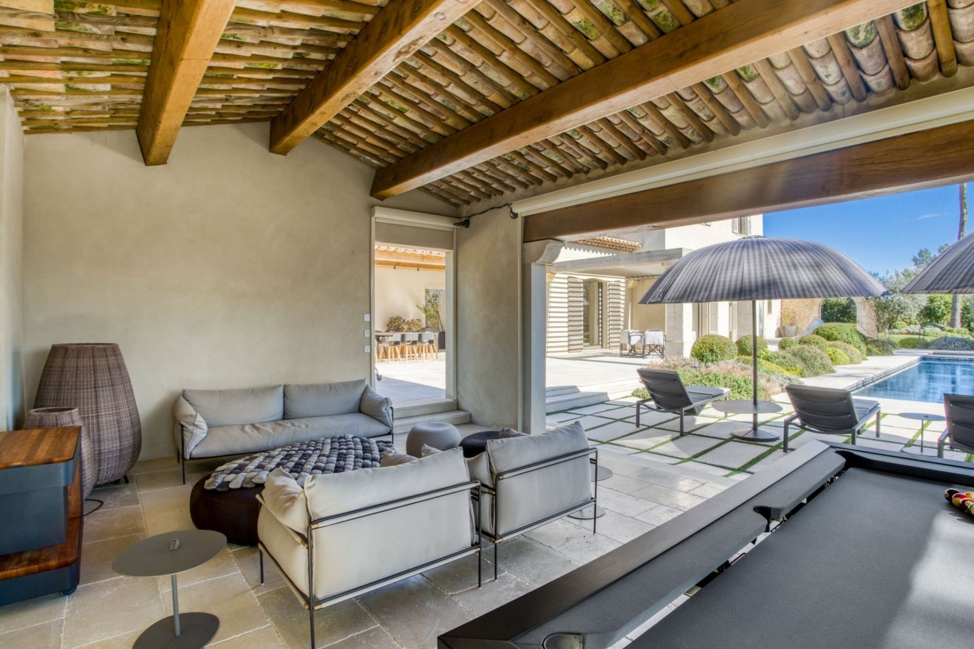 luxury villa 8 Rooms for sale on TOURRETTES (83440)