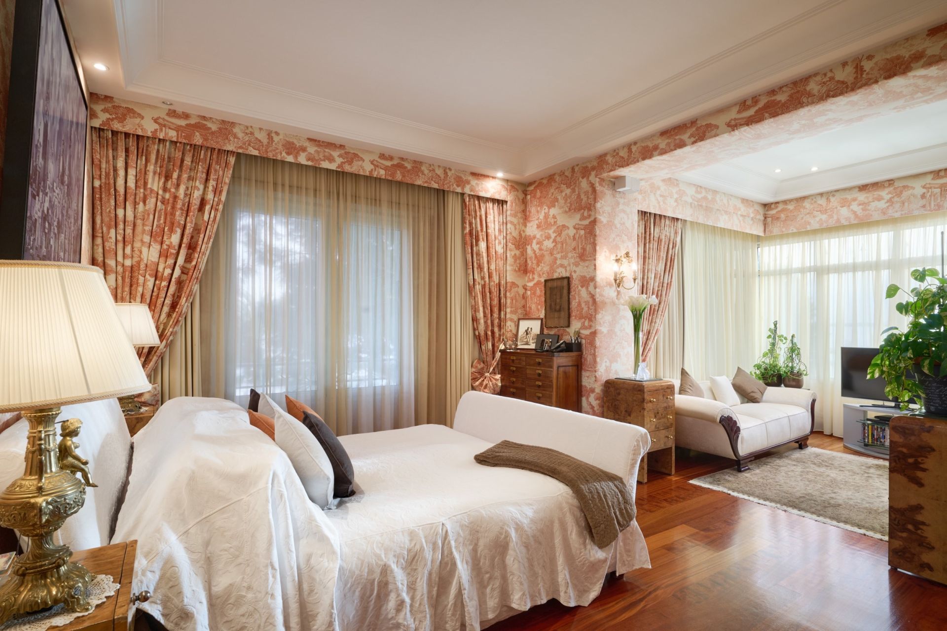 mansion 16 Rooms for sale on CAP D ANTIBES (06160)