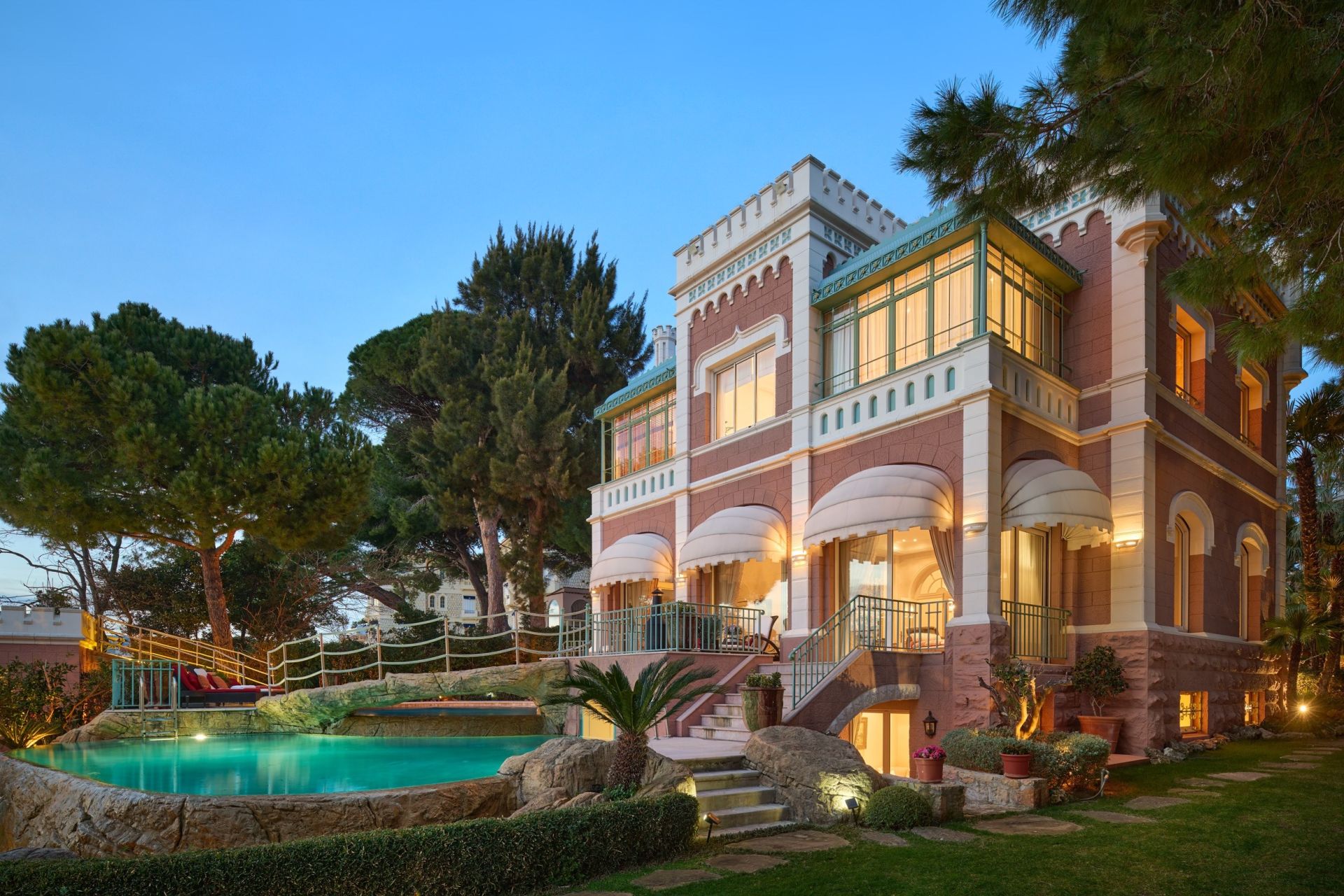 maison de maître 16 Pièces en vente sur CAP D ANTIBES (06160)